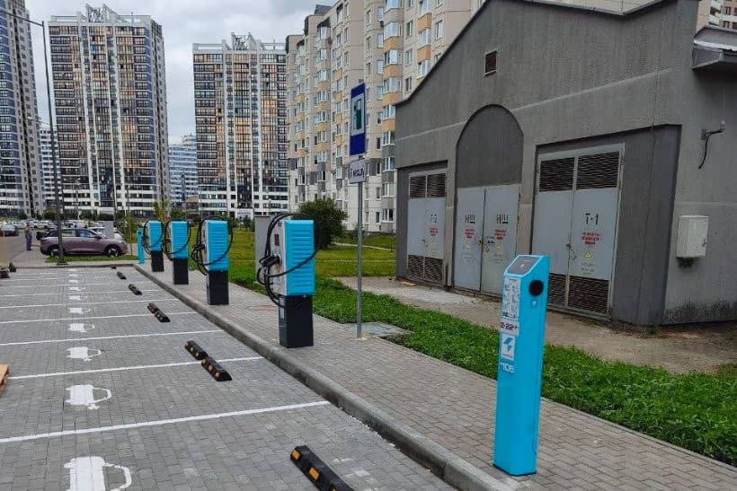 В минском микрорайоне заработал крупный хаб для зарядки электрокаров