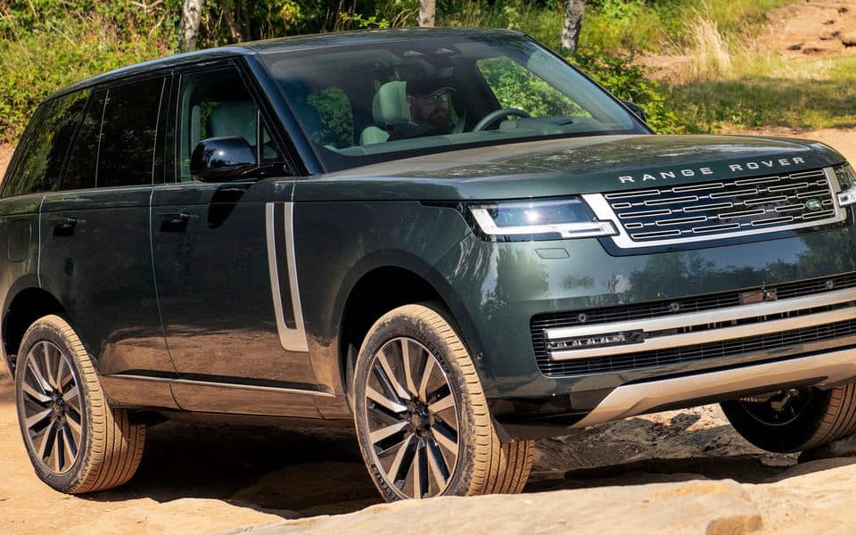 Land Rover выводит на рынок электрический внедорожник Range Rover Electric