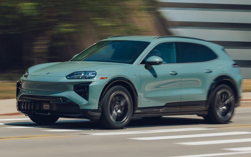 Электрический кроссовер Porsche Cayenne поражает мощностью и динамикой