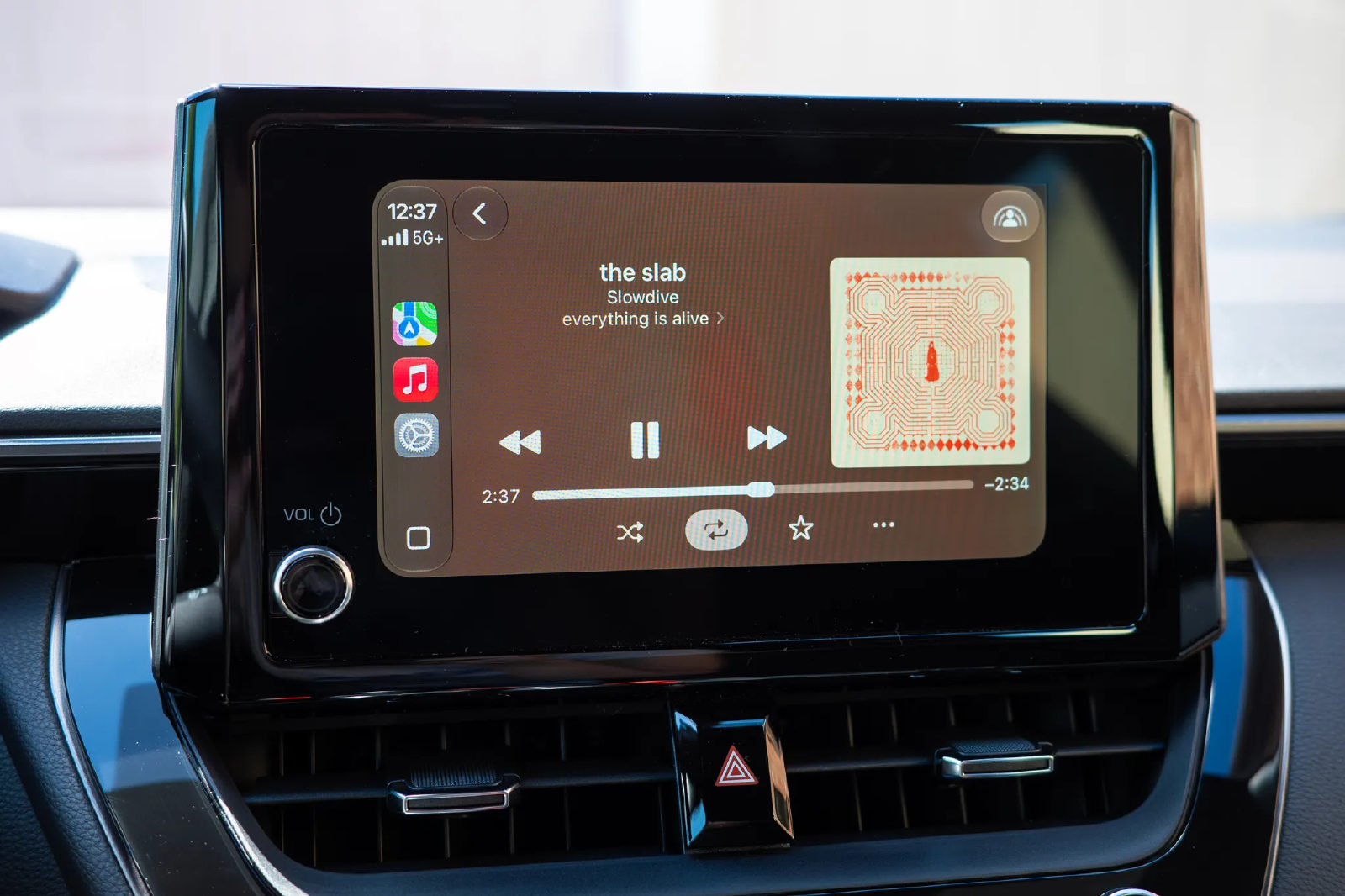 Экран CarPlay в автомобиле