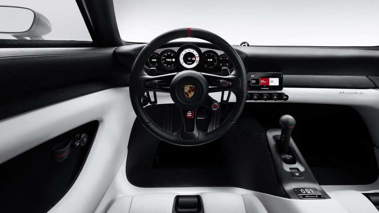 Интерьер Porsche Mission S