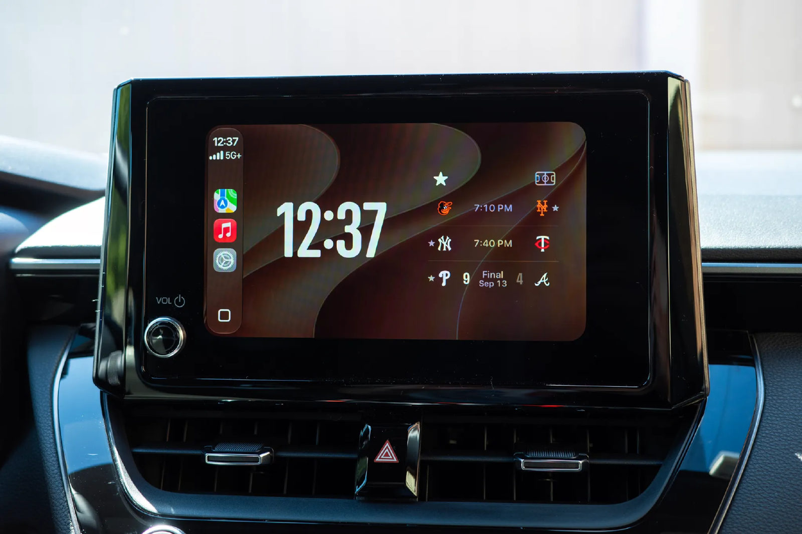 Экран CarPlay в автомобиле