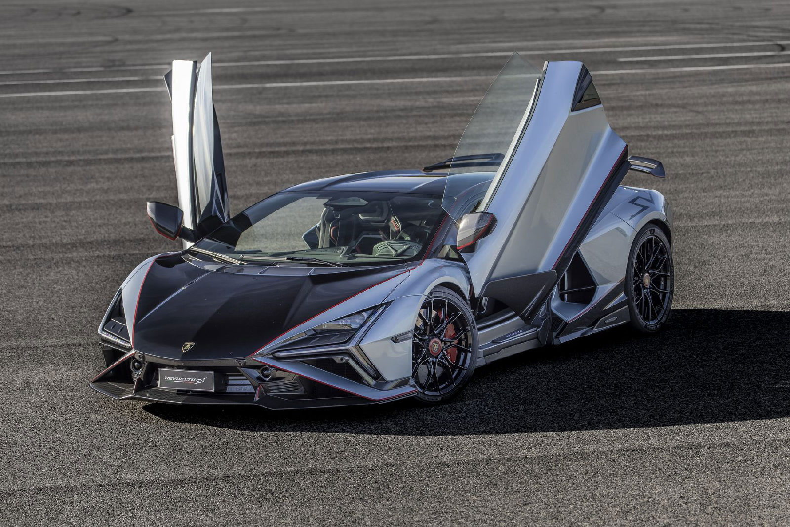 Lamborghini Revuelto SV